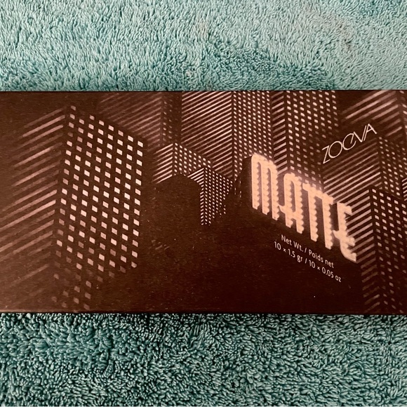 Zoeva Eyeshadow Palette - Picture 3 of 3